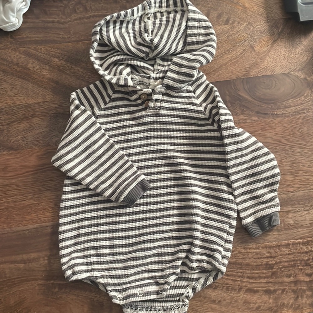 Quincy Mae Hooded Bubble Romper (sz6-12)